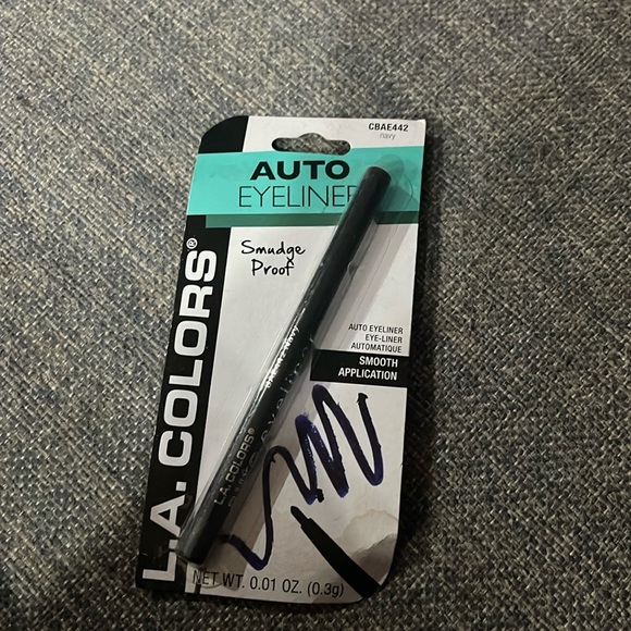 Blue eyeliner - Picture 2 of 2